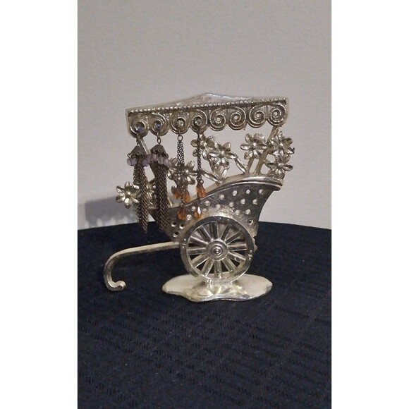 Vintage Cart Of Flowers Earring Holder - Picture 2 of 7